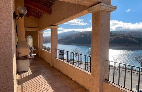 Bauduen House | Le Paradis Lac de St. Croix