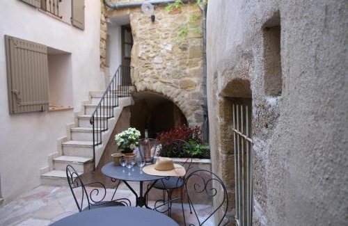 Lourmarin Apartment | LE PASSAGE
