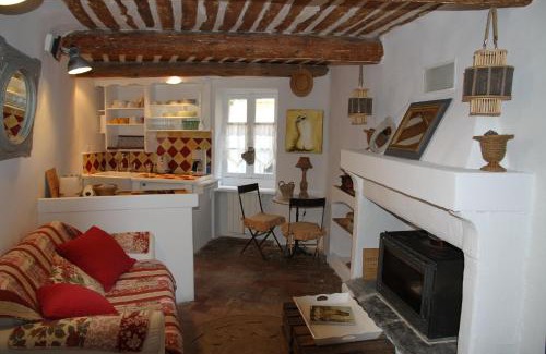 Lourmarin Apartment | LE PASSAGE