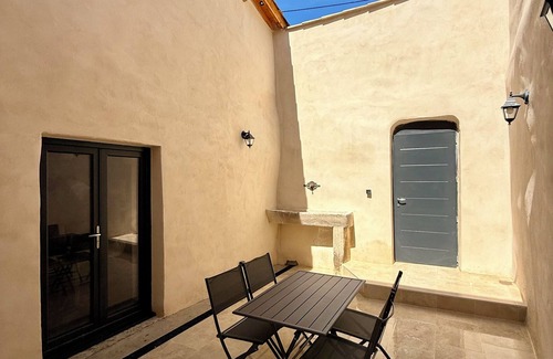 Pailhes House | Le Patio, 10 minutes from Béziers and 20 minutes from Pézenas