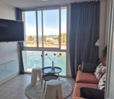 Sete Apartment | Le Pavois d'Or, studio rénové avec goût, Superbe Vue, Proximité Gare et Centre, Climatisation