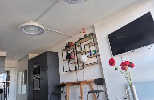 Sete Apartment | Le Pavois d'Or, studio rénové avec goût, Superbe Vue, Proximité Gare et Centre, Climatisation
