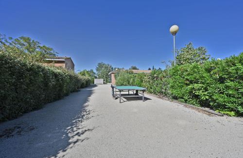 Saint-Saturnin-les-Avignon Apartment | LE PETIT BONHEUR - PLACE PARKING PRIVEE - CLiM - TERRASSE - PISCINE PARTAGEE - PROCHE PARC SPIROU