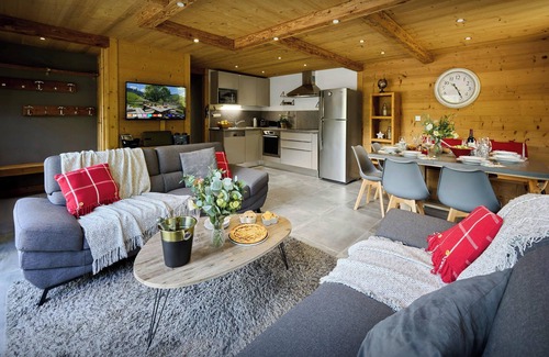 La Clusaz Apartment | Le Petit Capricia - Aravis mountain stay for 8 - OVO Network