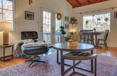 Black Mountain House | Le-Petit Chalet with Fire Pit about 15 Mi to Asheville