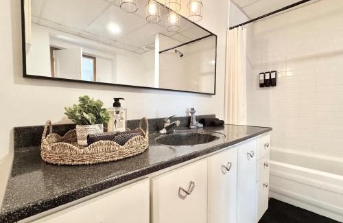 Quartier 5-4 Apartment | Le petit d'Antan Parking 10 min from the center