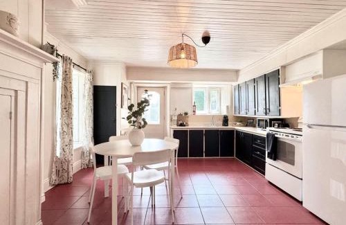 Quartier 5-4 Apartment | Le petit d'Antan Parking 10 min from the center