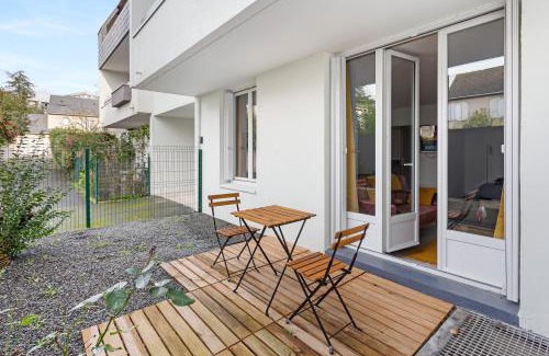 Pilotiere Apartment | Le Petit Patio - Rénové, paisible et proche centre
