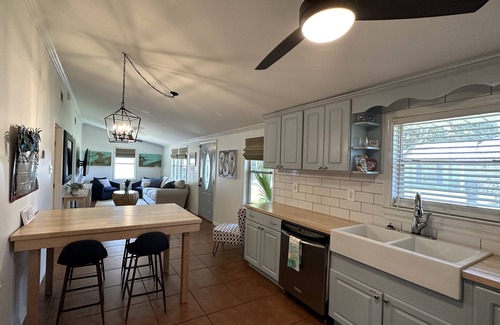 Bay St Louis House | Le Petit Retreat: A BSL dog friendly home close to beach, dining and shopping