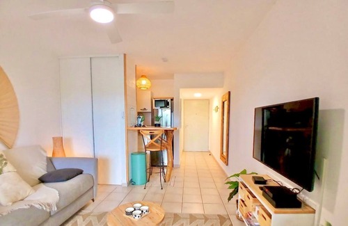 Centre-Ville Apartment | Le Petit St Pierre, Close to the beach