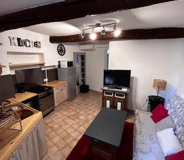 Villecroze Apartment | Le petit Villecrozien