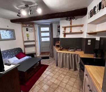 Villecroze Apartment | Le petit Villecrozien