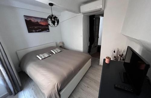 Villecroze Apartment | Le petit Villecrozien
