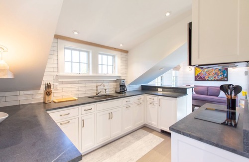 Tom Nevers Cottage | Le Petite- Newly renovated/Modern