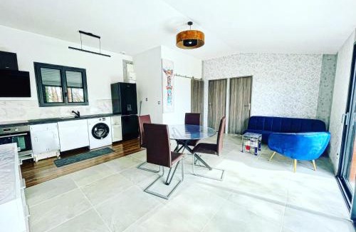 La Fagette House | Le Photinia