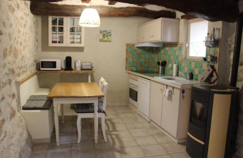 Montsegur-sur-Lauzon House | Le Pigeonnier, gîte des Lucioles en Provence