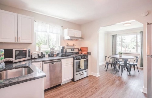 Oakley Apartment | Le Plant Oakley 2B Quiet Neighborhood close to DT