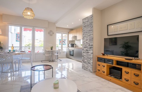 Riou - Petit Juas - Av de Grasse Apartment | Le Puget by Interhome