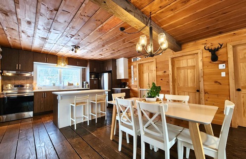 Papineau Regional County Municipality Ski Chalet | Le Refuge Étoilé - 1 min from federated snowmobile trails