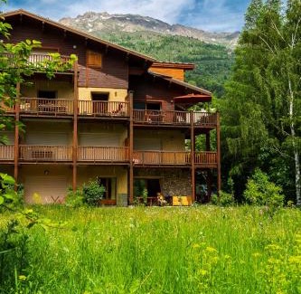 Monetier-les-Bains Apartment | Le Refuge de Serre-Chevalier, dans un esprit chalet, commune de Le Monêtier-les-Bains