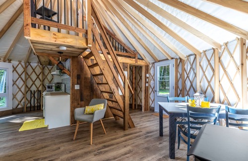 Notre-Dame-du-Laus Ski Chalet | Le Renard Luxury Yurt