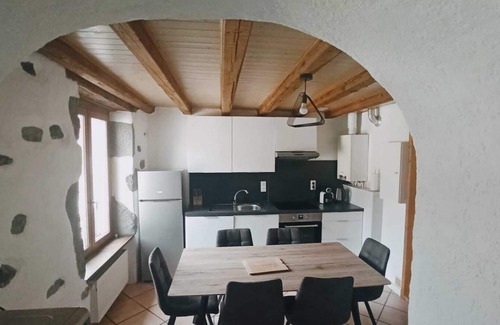 Annecy Old Town Apartment | Le Republique, heart of old town Annecy