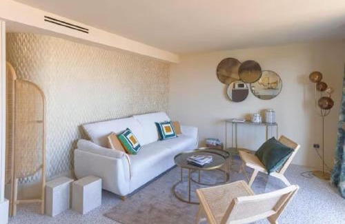 Carnot Apartment | LE ROCHER avec terrasse et vue mer, près du centre-ville