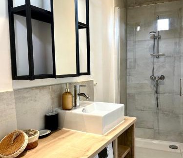 Chantiers Apartment | Le Roi Soleil - Proche Avenue de Paris - Cozy