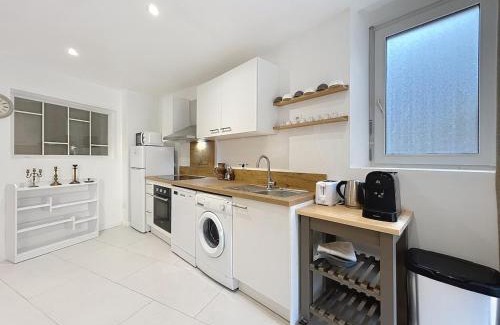 Salles-d'Aude Apartment | Le Rousseau - Comfortable apartment - Wi-Fi