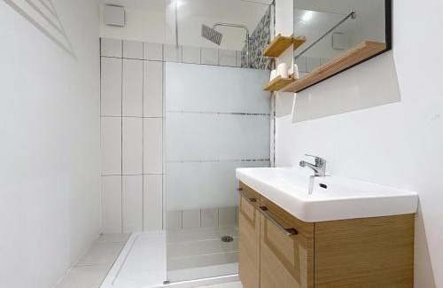 Salles-d'Aude Apartment | Le Rousseau - Comfortable apartment - Wi-Fi