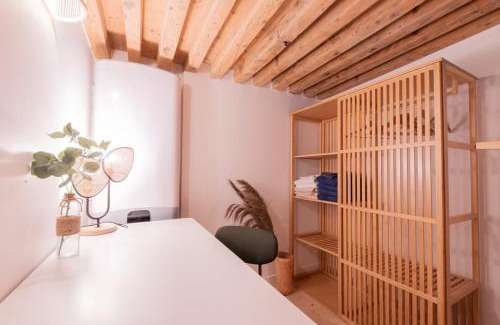 Griffon - Royale Apartment | Le Royal - Lyon 1er - Studio Mezzanine Croix Paquet