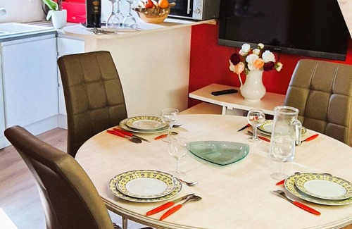 Carsac-Aillac Apartment | "Le Séchoir, private Jacuzzi/18th century building/barbecue and garden