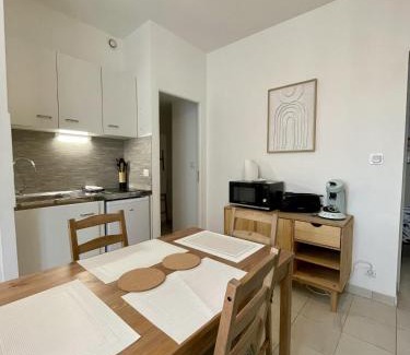 La Suze-sur-Sarthe Apartment | Le Scandinave Gare Riviere 4p Reve au Mans