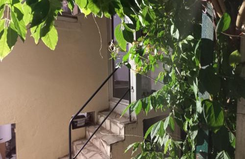 Lillebonne House | Le secret de la Glycine