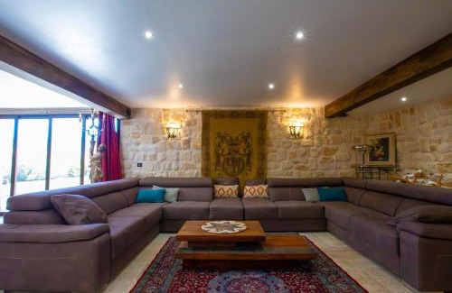 Montlaux Apartment | Le Sommet de la Tour, Vue, Calme et Chevaux
