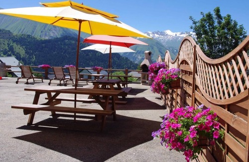 Albiez-Montrond House | LE TALAPET - CONFETTI