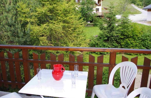 Albiez-Montrond House | LE TALAPET - POPPY