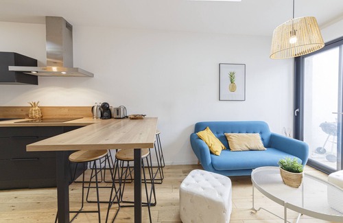 Deux Croix-Banchais Apartment | LE TOPAZE - Wifi - Patio - Centre-ville