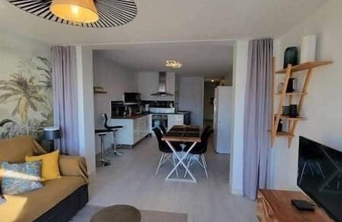Port-la-Nouvelle Apartment | Le Tropical - Renovated apartment