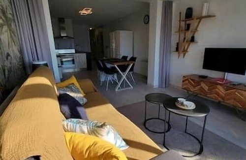 Port-la-Nouvelle Apartment | Le Tropical - Renovated apartment
