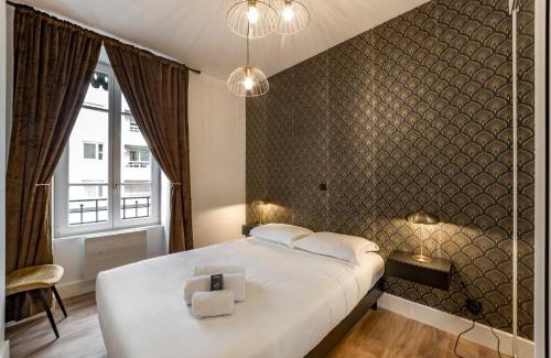 Republique - Tolstoi Apartment | Le Verlaine AIL