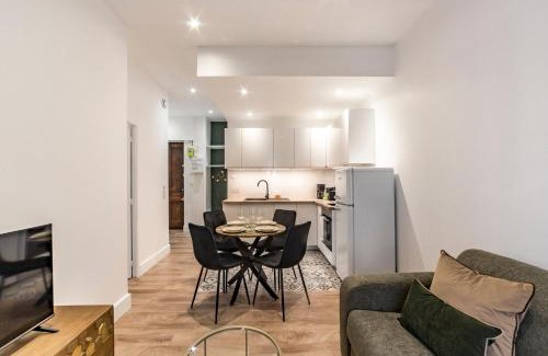 Republique - Tolstoi Apartment | Le Verlaine AIL