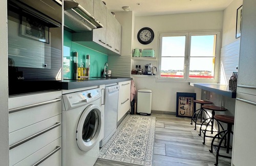 Sanary-sur-Mer Condo | LE VICTORIA SANARY CENTER TOP FLOOR SEA VIEW SPACIOUS ELEGANT APARTMENT