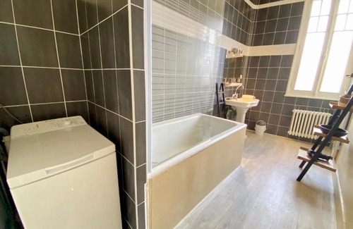 Republique Apartment | LE VIKING DOUILLET - Proche Thermes & Parcs - Parking à 50m