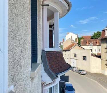 Republique Apartment | LE VIKING DOUILLET - Proche Thermes & Parcs - Parking à 50m