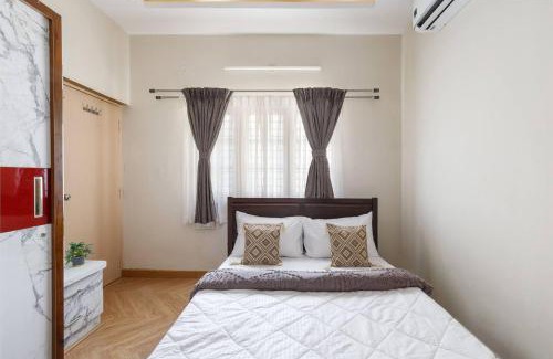 D Souza Layout Apartment | Leaf Luxe at Lavelle Road AC 3BHK in CBD Bangalore