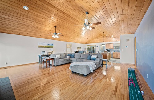 Kodak Cabin | Leaf Season!|Dog Friendly Cabin|Views|HotTub