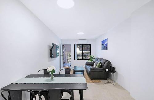 Red Hill Apartment | Leafy Corner - Simple Stay near Brisbane River and CBD