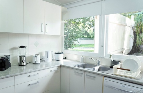 Ferny Hills House | Leafy peaceful 3 bedroom family friendly home for serene escape