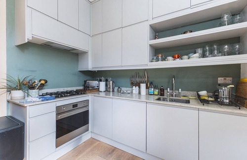 Brixton Apartment | Leafy & Stylish Brixton Retreat